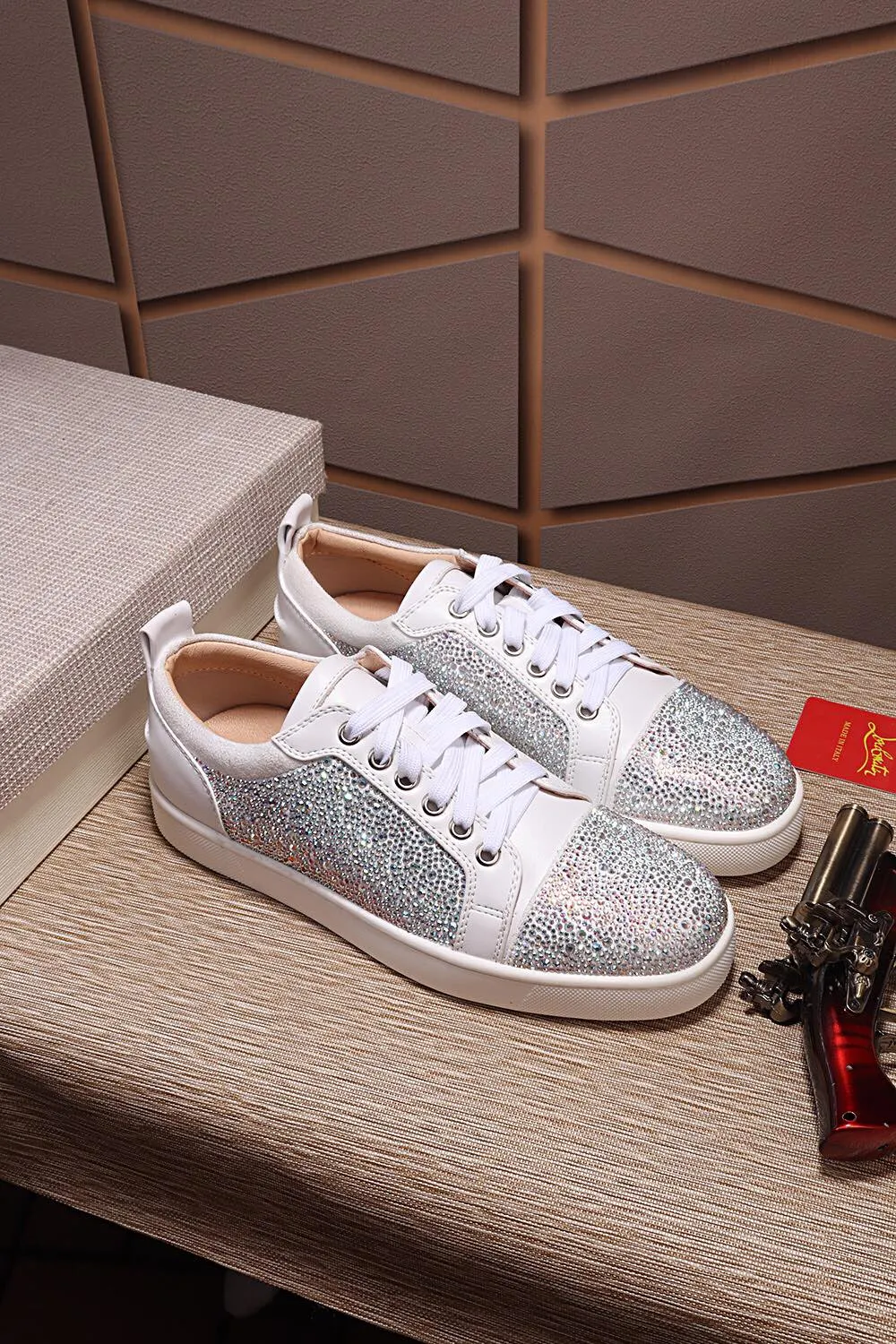 Ex-factory price 440. christian louboutin (CL red sole shoes) counter hot diamond series, casual sneakers for couples 📢 📢 📢 exclusive hot style release 🎈🎈💪 movable latex feet 👻 finished outsole line [satisfied] 😝Female 35-40# Male 38#-46, global supply😝 [Top version]: original imported cowhide frosted upper, top original leather lining, original molded TPU outsole, original 1:1 detail processing, original shoe last, large quantity available from stock,